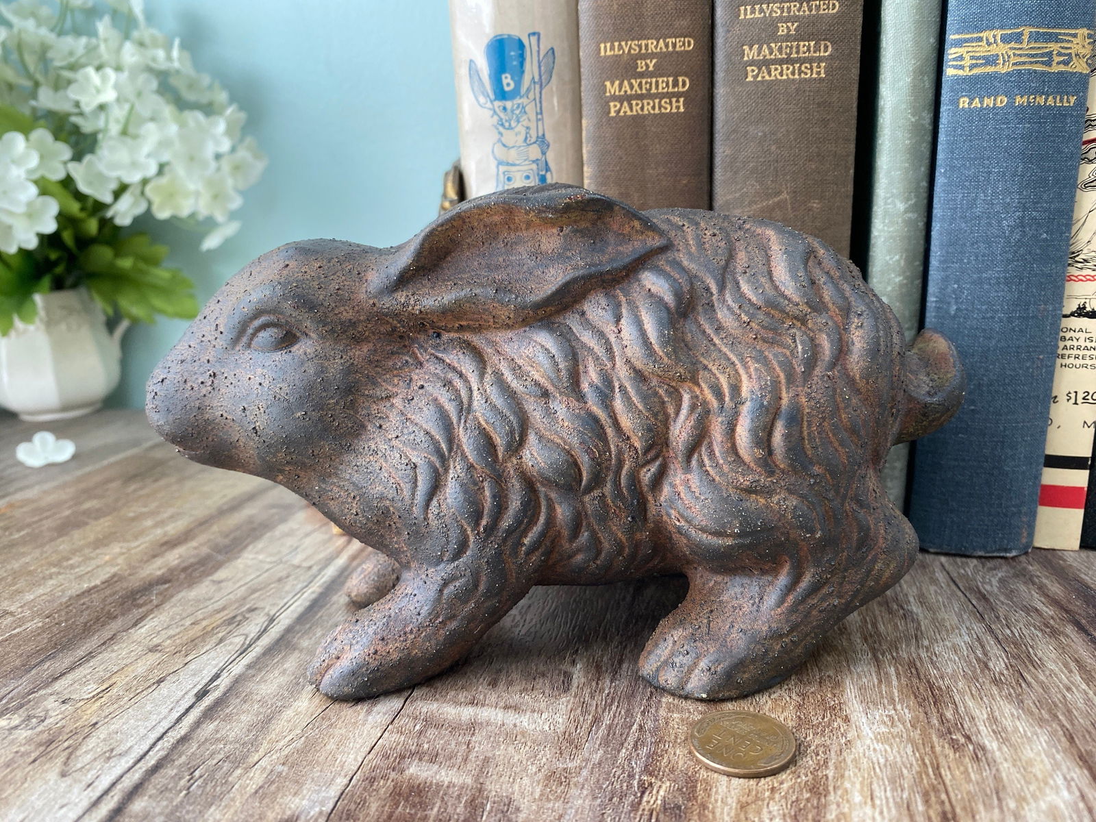 Vintage Bunny Rabbit Ceramic Figurine - Duckwells