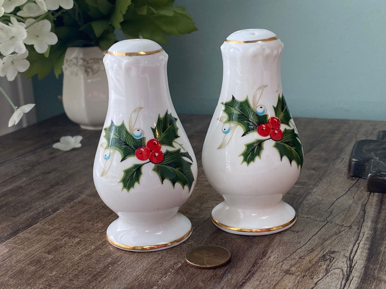 Vintage Christmas China Salt and Pepper Shaker Set - Duckwells