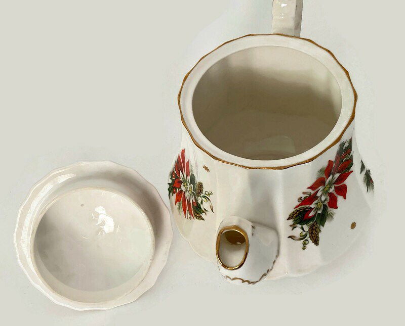 Vintage Christmas Coffee Pot - Duckwells