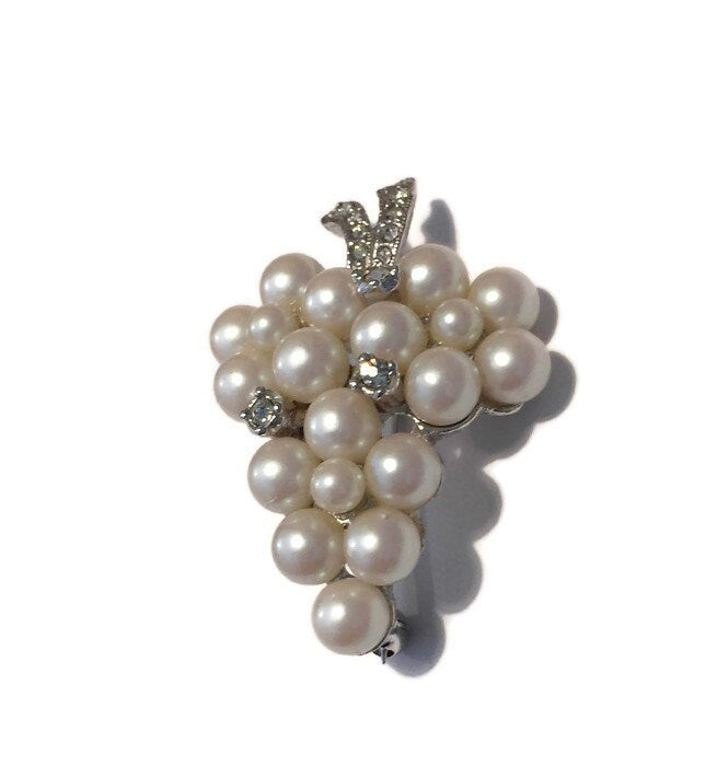 Vintage Faux Pearl and Rhinestone Pin - Duckwells