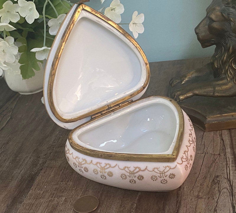 Vintage Heart Shaped Porcelain Trinket Box - Duckwells