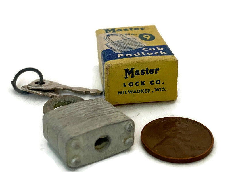 Vintage Master No. 9 Cub Padlock with Original Box and Keys - Duckwells