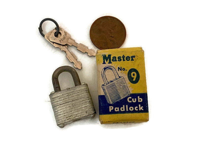 Vintage Master No. 9 Cub Padlock with Original Box and Keys - Duckwells