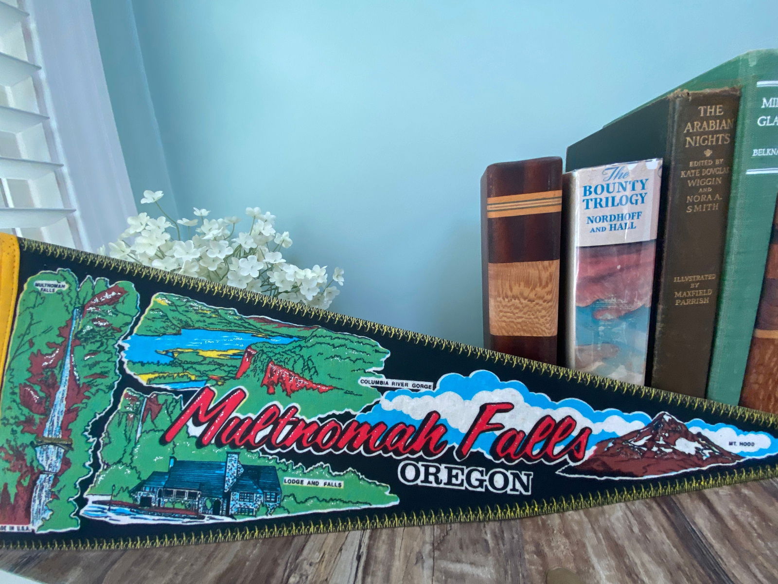 Vintage Multnomah Falls Oregon Pennant - Duckwells