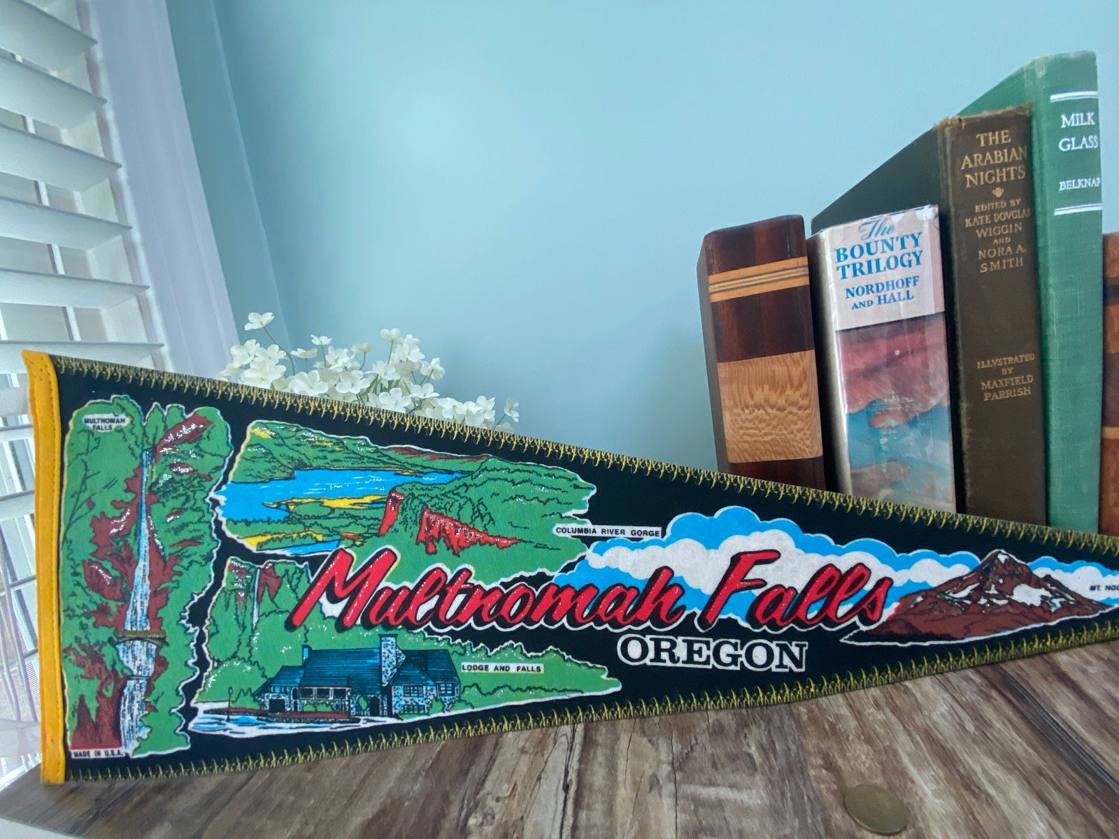 Vintage Multnomah Falls Oregon Pennant - Duckwells