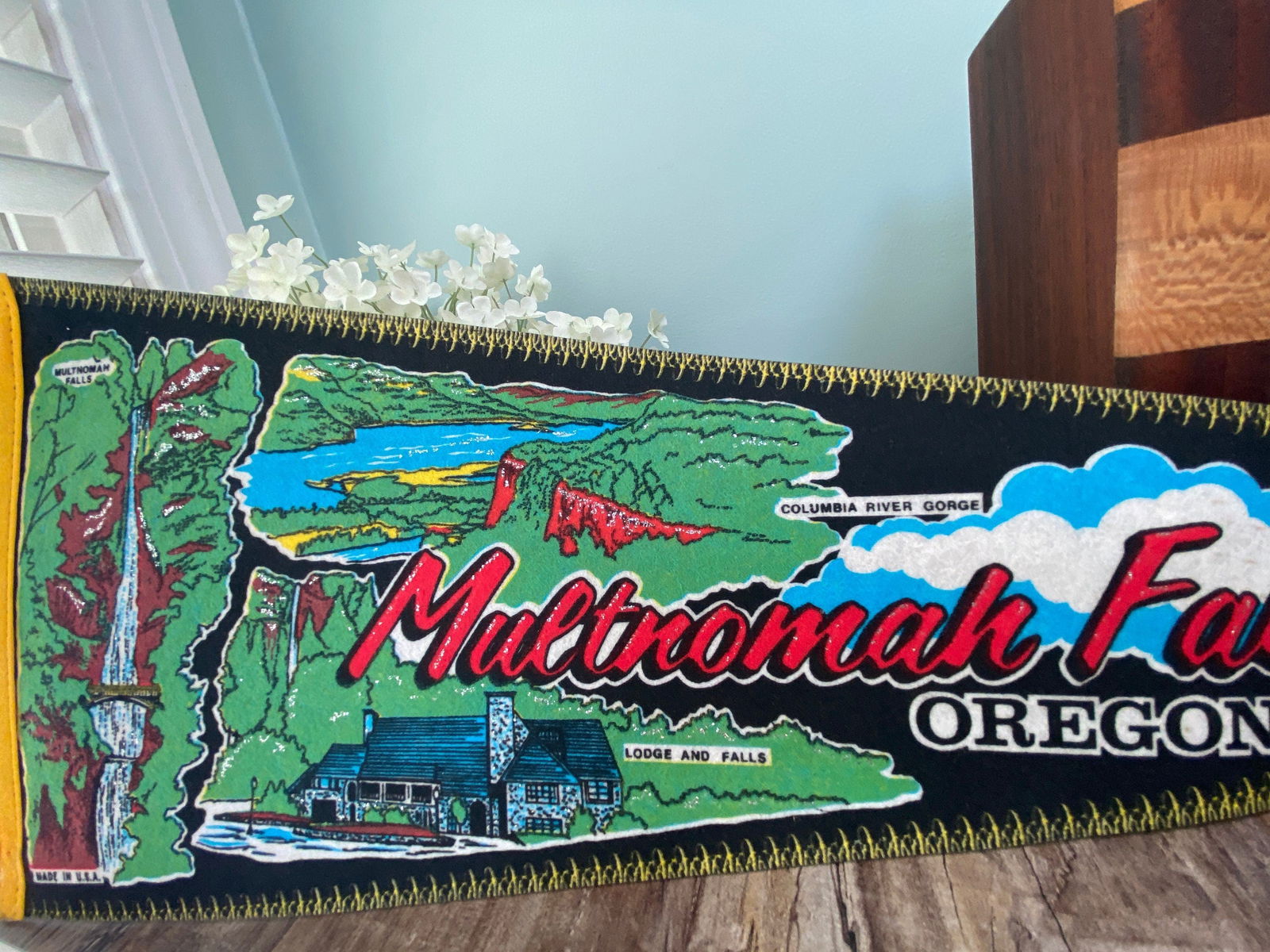 Vintage Multnomah Falls Oregon Pennant - Duckwells