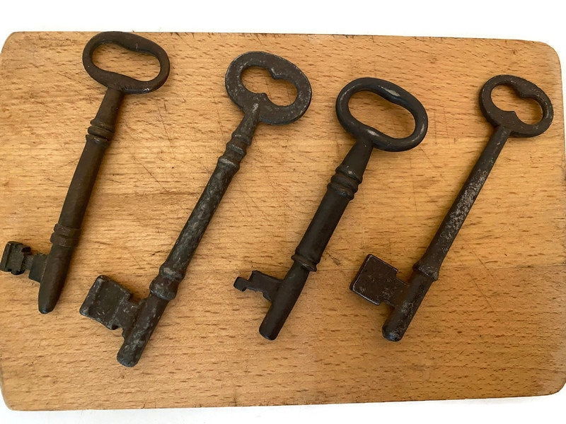 Vintage Old Skeleton Keys - Duckwells