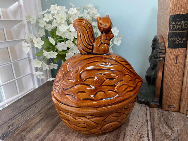 Vintage Squirrel and Nut Ceramic Jar - Duckwells
