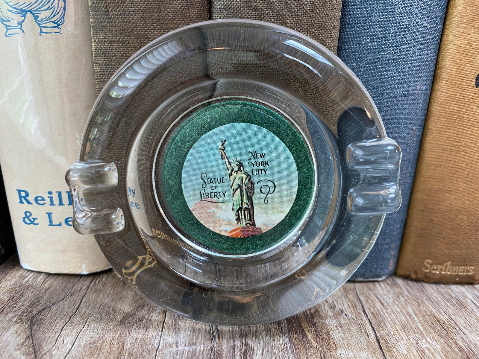 Vintage Statue of Liberty Glass Ashtray - Duckwells