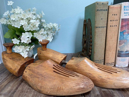 Vintage Wood Shoe Stretchers - Pair of Size 10 Shoe Forms - Duckwells
