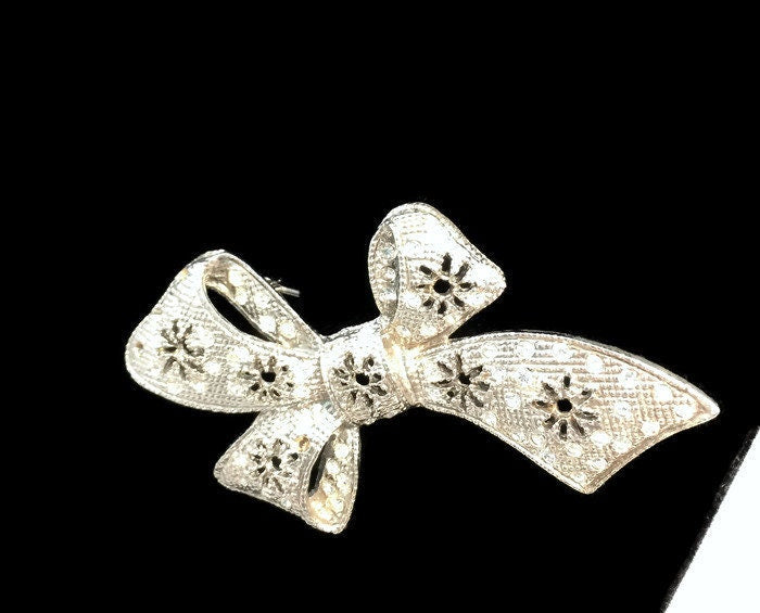 Vintage Rhinestone Bow Brooch, Sparkly Bow Pin, PD Premier Designs, Signed Costume Jewelry, Coat Pin - Duckwells
