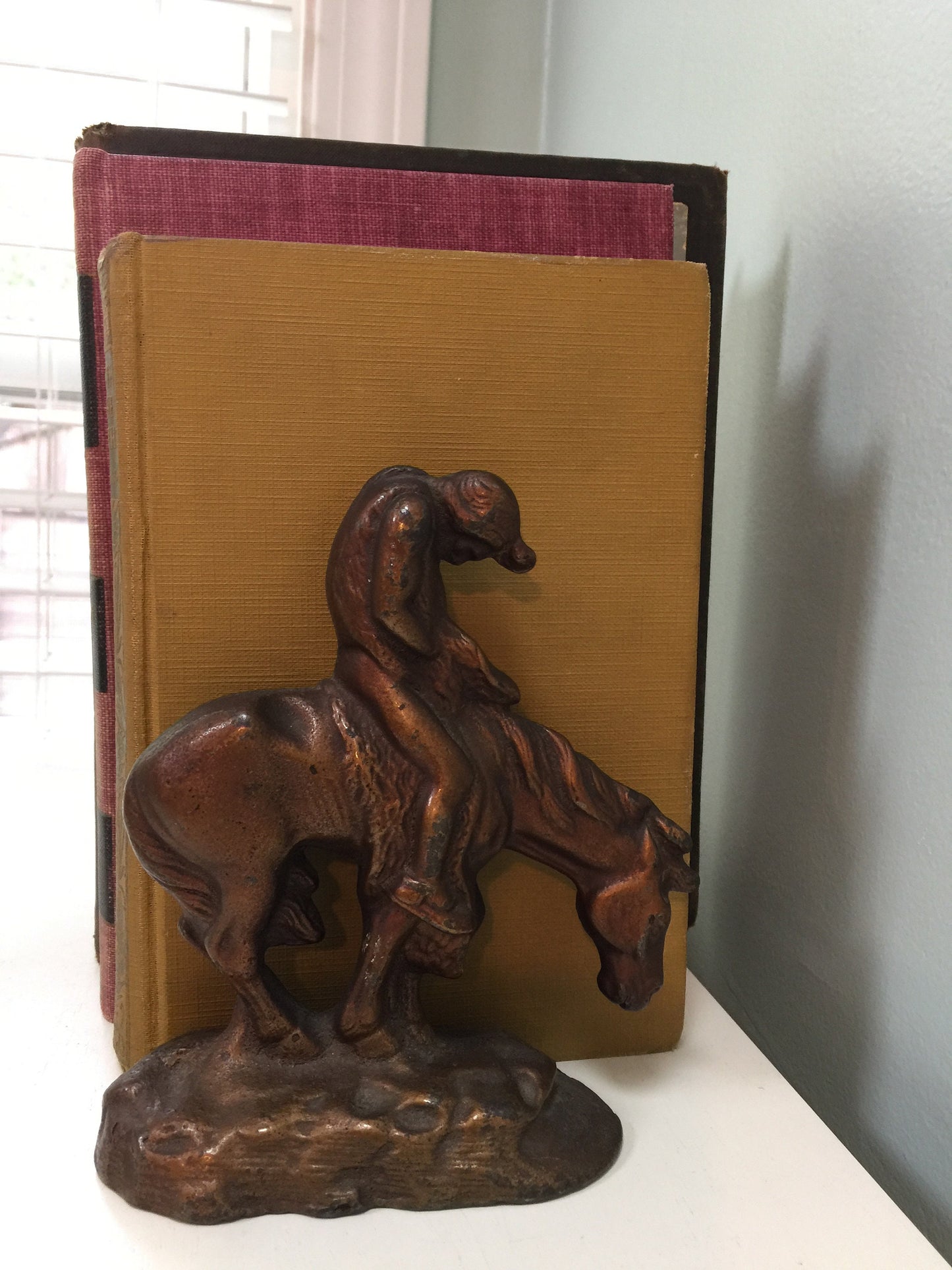 Vintage Native American bookends - End of The Trail, bookshelf display, Museum Replica, 1920s Cast Iron - Duckwells