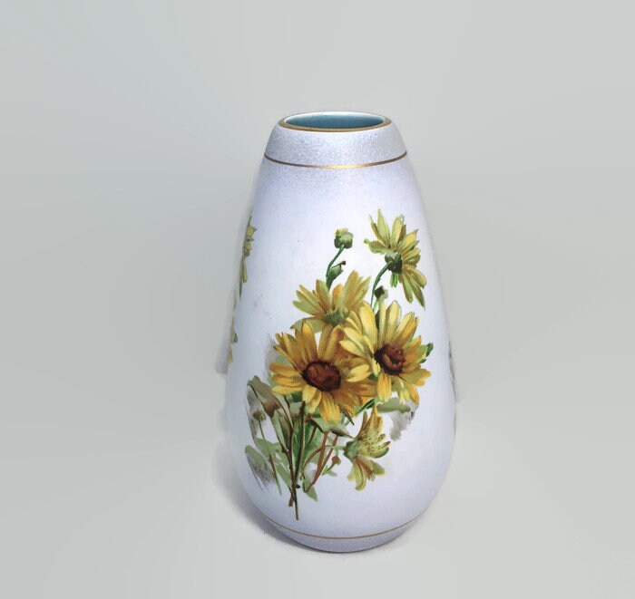 Vintage Daisy Vase, Flora Gouda Holland Porcelain Pottery Daisies - Duckwells