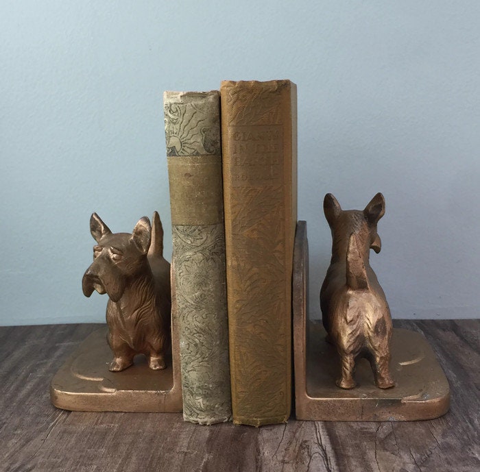 Vintage cast metal Scottie dog bookends,  terrier bookshelf display, pair book ends - Duckwells