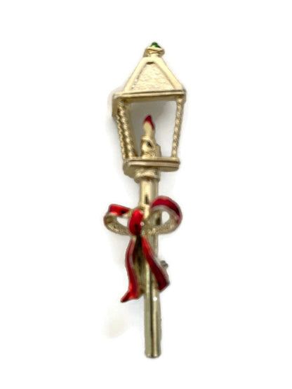 Vintage Gerry's Christmas Lantern Holiday Brooch