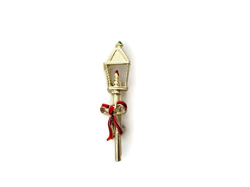 Vintage Gerry's Christmas Lantern Holiday Brooch