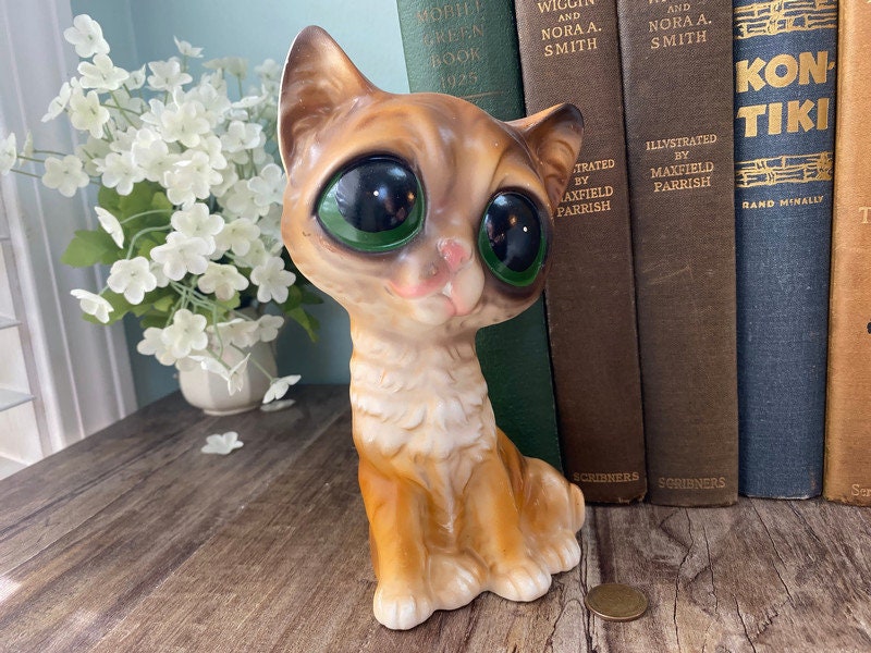 Mid Century Ceramic Big Eyed Cat Figurine – Duckwells
